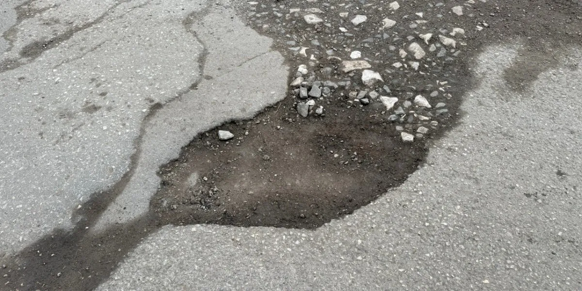 В Бессоновском районе дороги усыпаны глубокими ямами