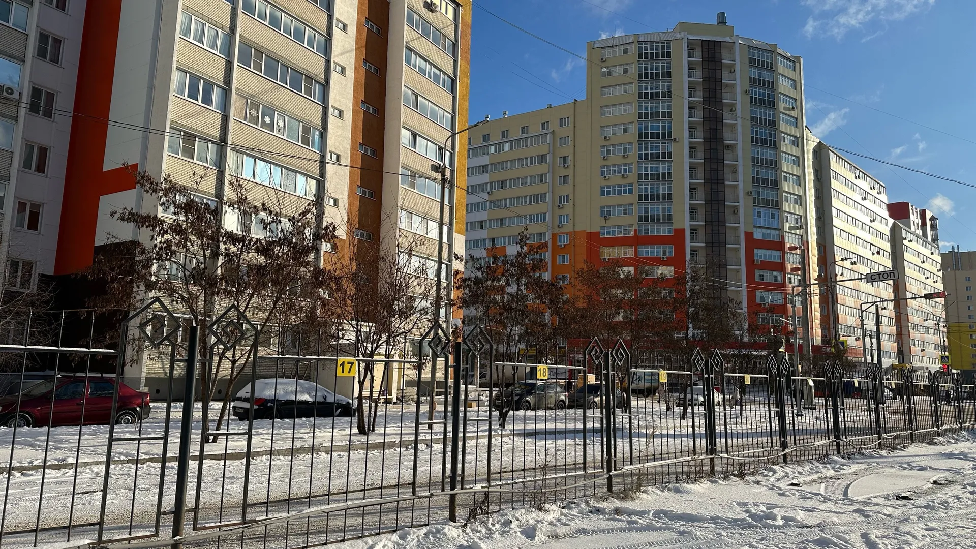 С 22 декабря будет штраф за стоянку в собственном дворе: до 5000 рублей, а ещё и прав лишат
