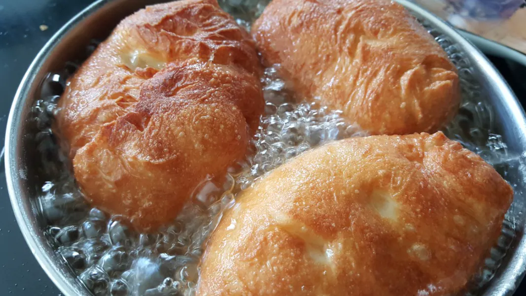 Пирожки «Вокзальные»: тот самый вкус из детства. Делюсь рецептом, который так просто повторить на своей кухне