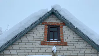 В Пензе дома по ул. Максима Горького затапливает из-за неочищенных крыш