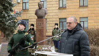 В Пензе торжественно открыли бюст первого секретаря областного комитета КПСС