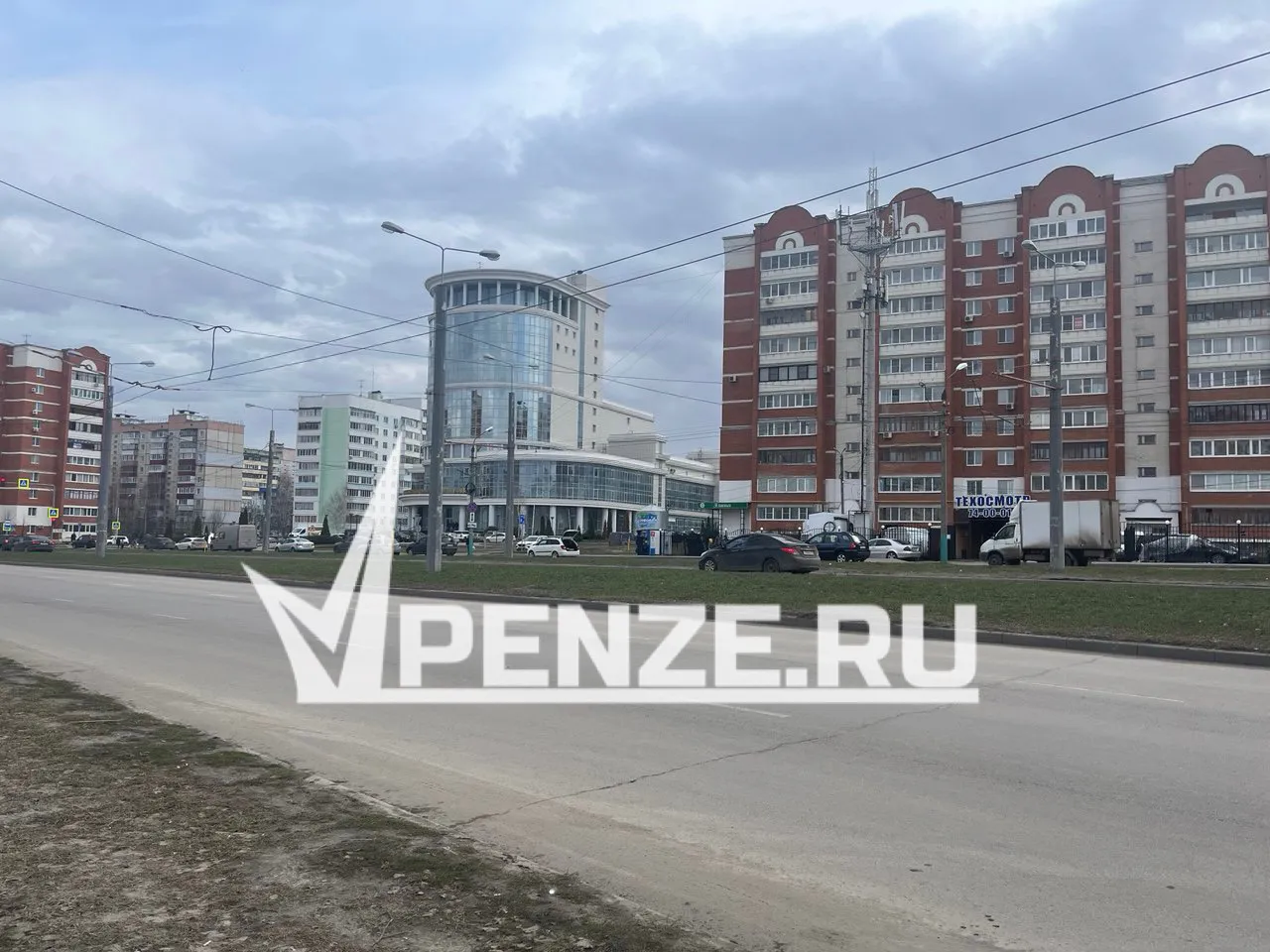 «Это настоящая пытка звуком!»: жителей проспекта Строителей одолевает сигнал светофора по ночам