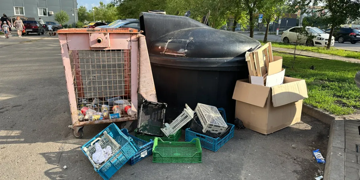 В Пензе контейнерные площадки под завязку заполнены мусором