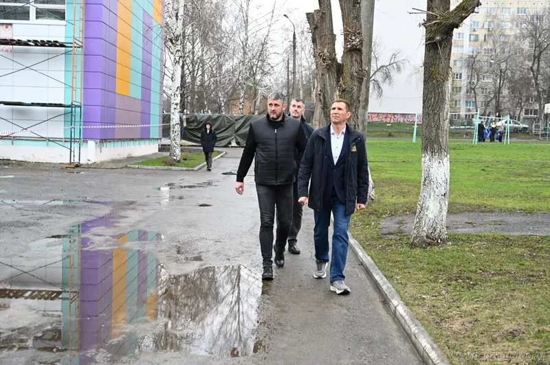Мэр Денисов проконтролировал ход капремонта пензенских школ