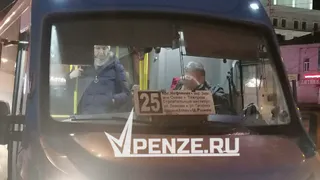 «Люди как селедка в бочке»: в Пензе разгорелся скандал из-за закрытой задней двери в автобусе №25