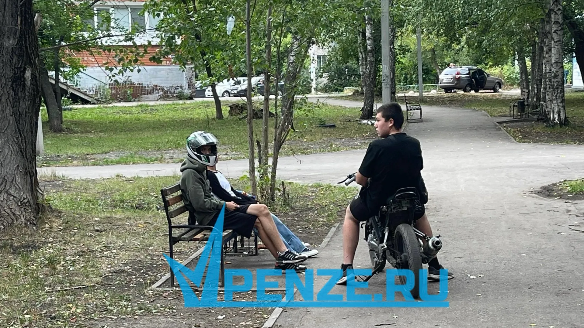 Пензенцы опасаются за жизнь и здоровье детей из-за байкеров, гоняющих по детским площадкам