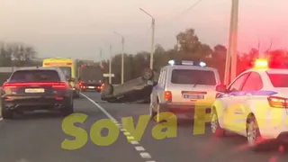 На место ДТП под Пензой, где перевернулся авто, приехала реанимационная бригада