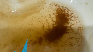 «Невозможно ни пить, ни готовить, ни стирать»: вода с песком льётся из кранов жителей поселка Мичуринский