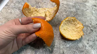 Мандариновые корки заливаю уксусом — и всю зиму не нарадуюсь своей смекалке: лайфхак для умных хозяек