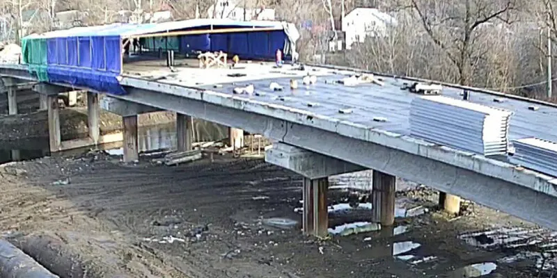 В Нижнем Ломове завершили маонтаж «Красного моста»