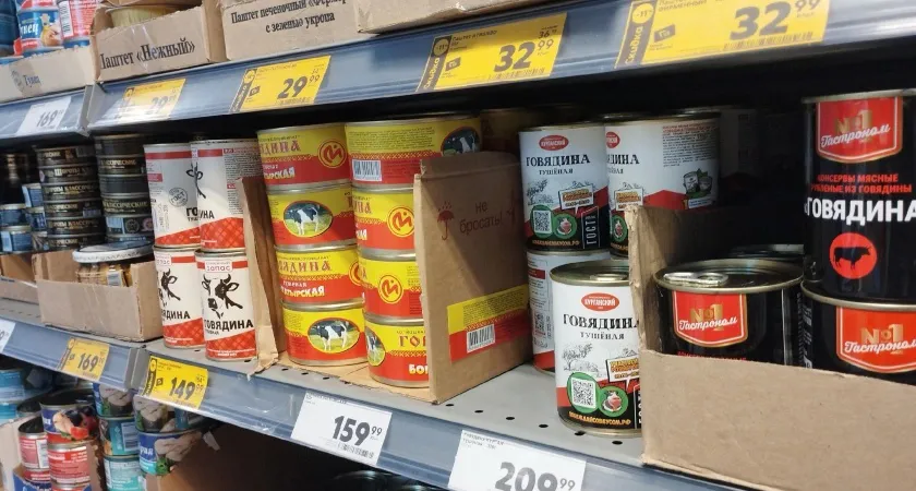 Беру такую тушенку в "ФиксПрайс" по 99р: внутри мясо огромными кусками - подсказал внук