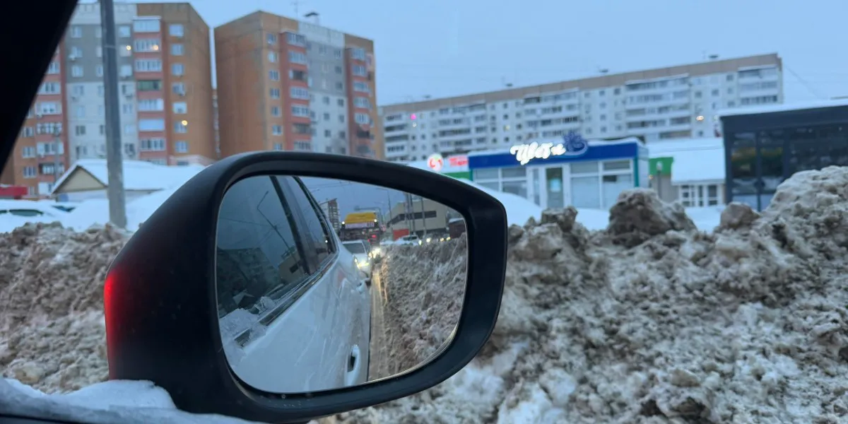 В Лунинском районе автоинспекторы помогли водителю, застрявшему с машиной в снегу