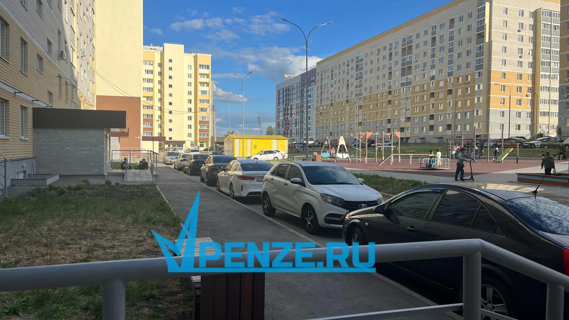 Автолюбители скандалят из-за установки сфер во дворах домов села Засечного