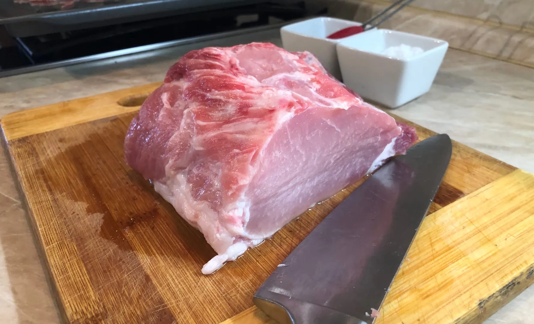 Продавщица мясного шепнула, почему лучше не брать мясо на рынке по утрам. Теперь прихожу за ним только вечером - вот почему