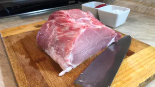 Продавщица мясного шепнула, почему лучше не брать мясо на рынке по утрам. Теперь прихожу за ним только вечером - вот почему