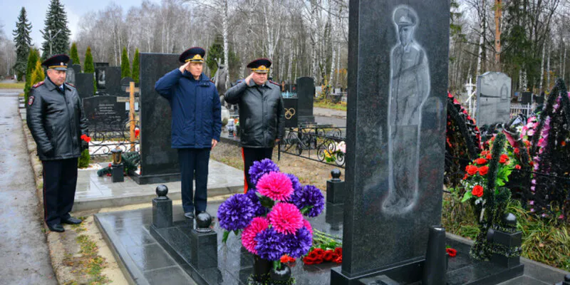 В Пензе открыли памятник бывшему начальнику УВД Александру Пронину