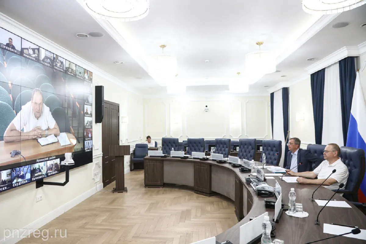 Губернатор Мельниченко поручил следить за ценами на топливо перед началом уборочной кампании