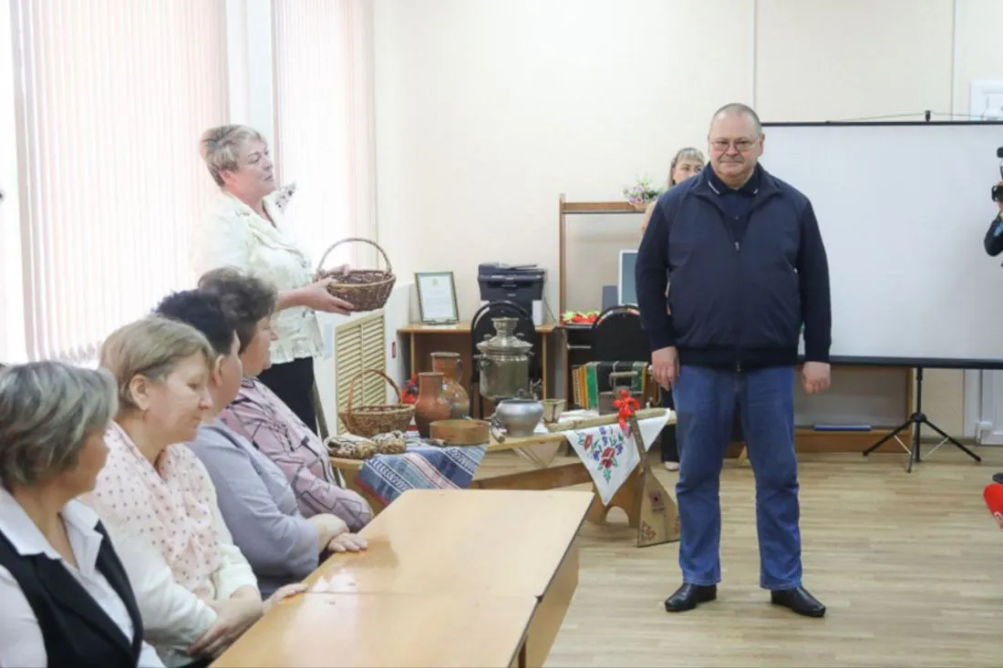 Мельниченко проинспектировал ремонт Наровчатского центра культуры