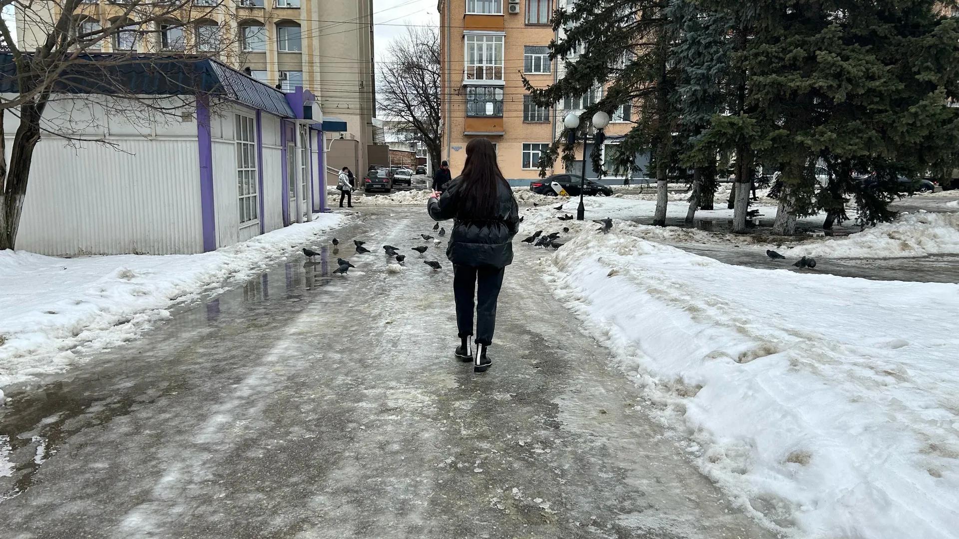 Использую одно недорогое средство, чтобы не быть коровой на льду: подошва становится нескользкой