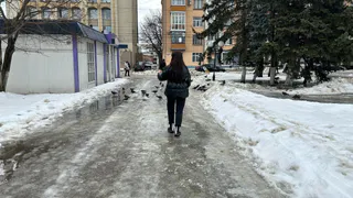 Использую одно недорогое средство, чтобы не быть коровой на льду: подошва становится нескользкой