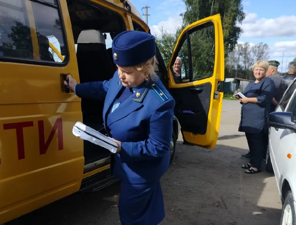 В автобусах для иссинских школьников прокуратура обнаружила неисправность ремней безопасности