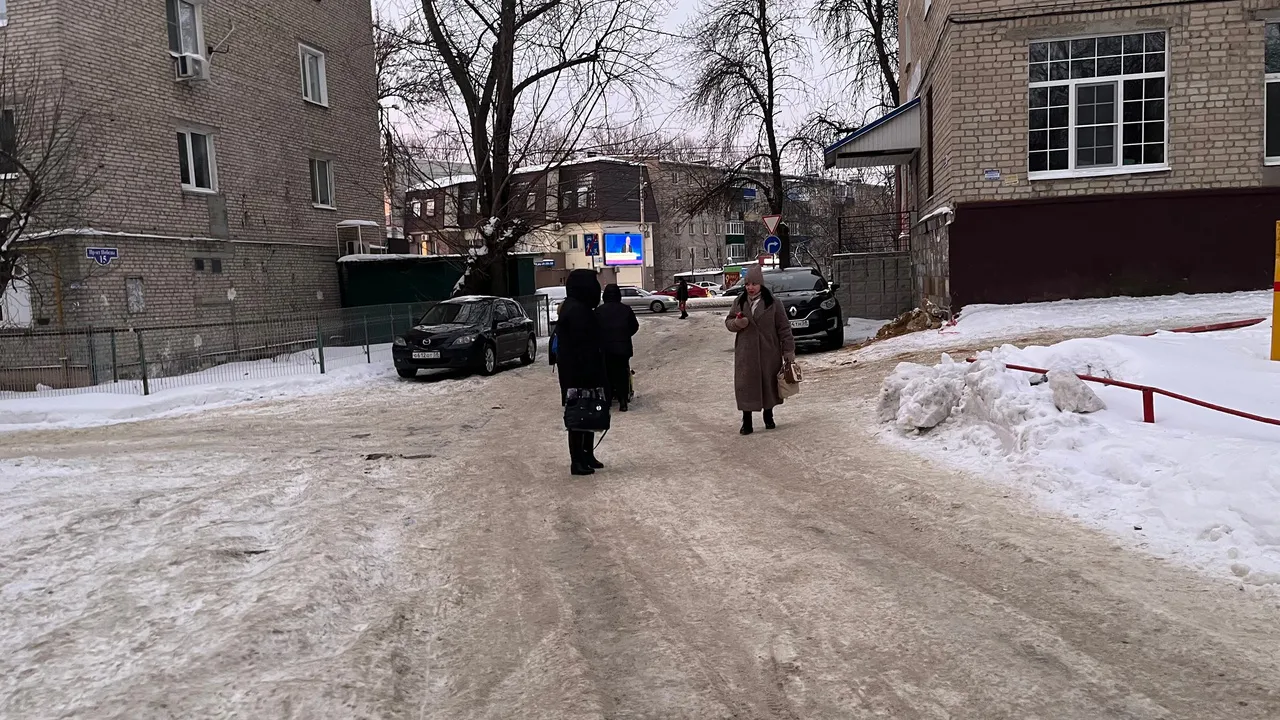 Жители Кузнецка страдают от едкого запаха химии