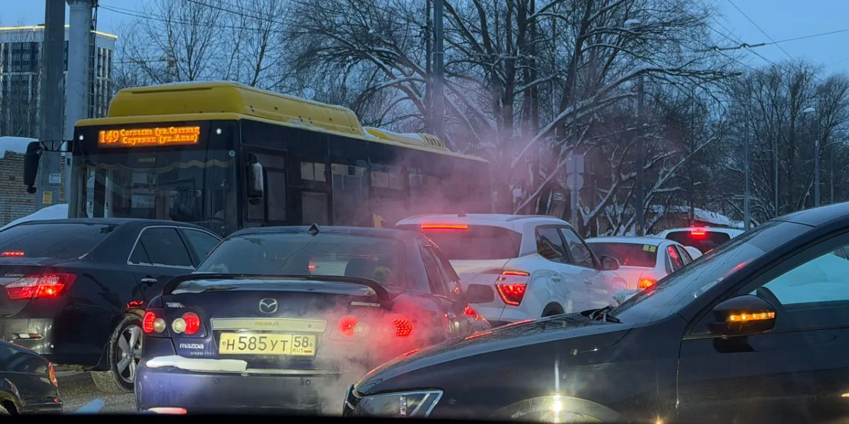 В Пензе дорога по ул. Егорова стала непроходимой