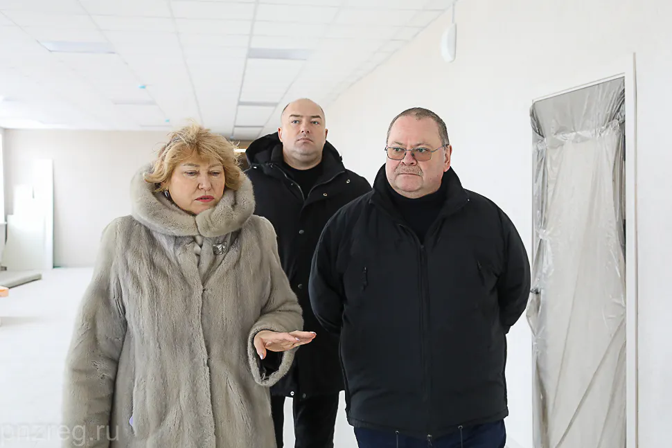 Олег Мельниченко оценил ремонт школы в с. Знаменское Башмаковского района