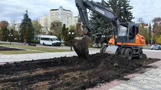 Цветники готовят к весне: в центре Пензы обновляют грунт