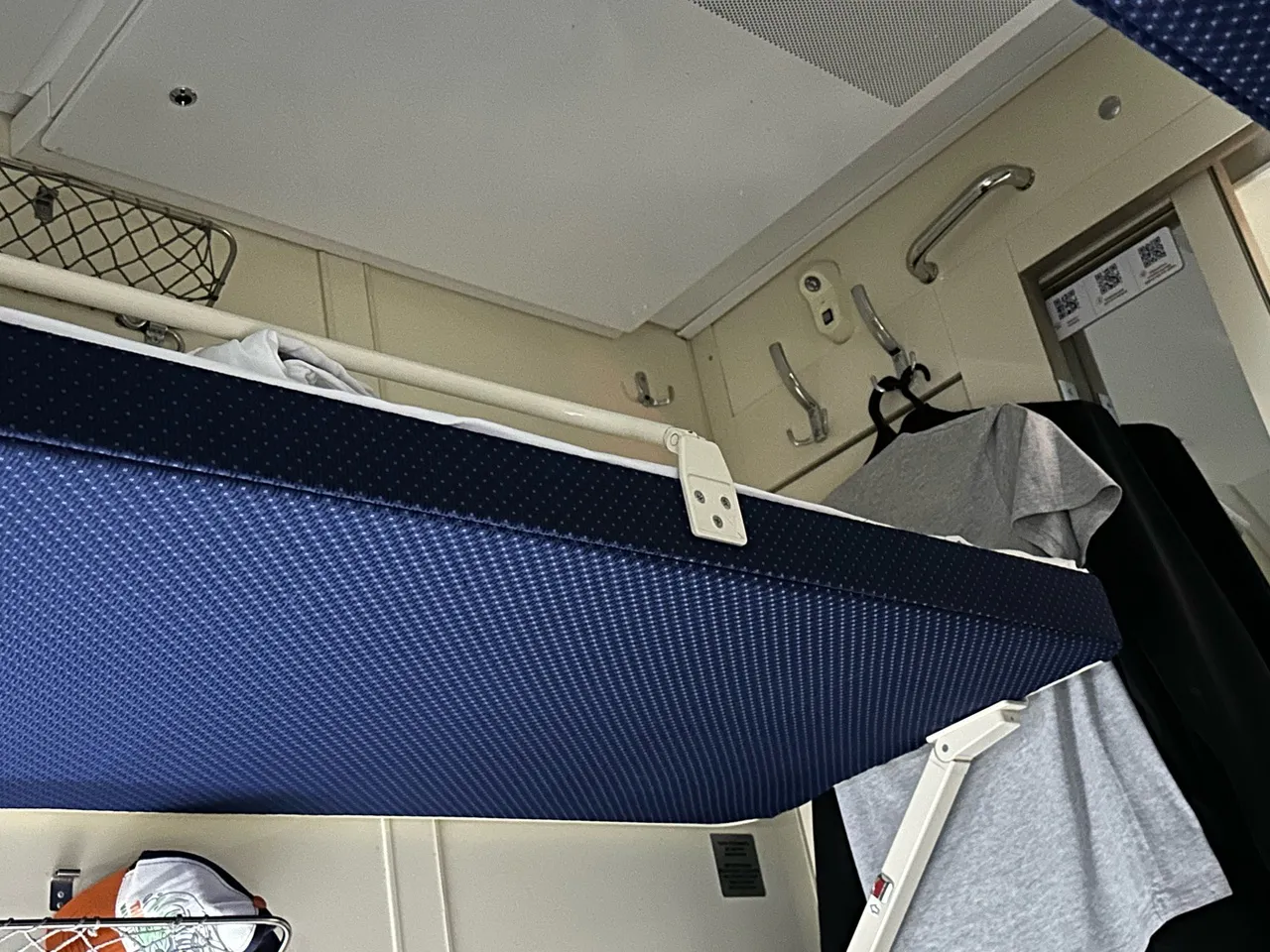 Туристка выкупила все купе в поезде РЖД за 50 000 рублей: как отреагировали попутчики — комфортное путешествие стало "адом"