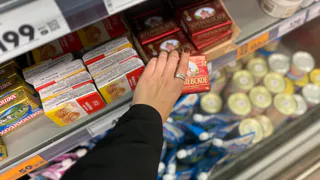 Больше не боюсь нарваться на подделку: вот как я быстро проверяю сливочное масло — в магазине и дома