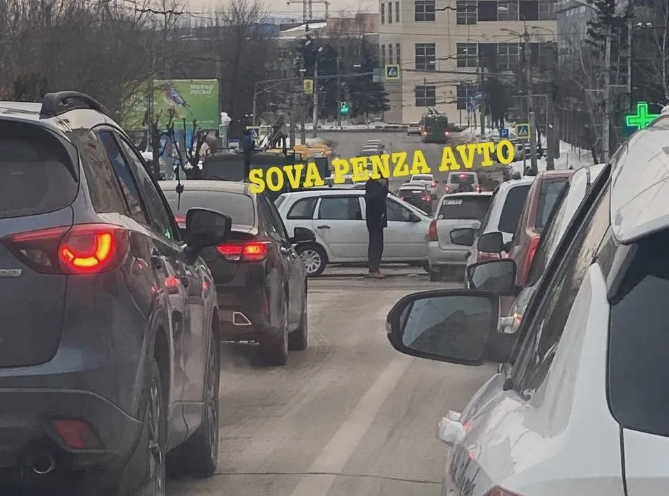 Из-за ДТП образовалась огромная пробка в Первомайском районе Пензы