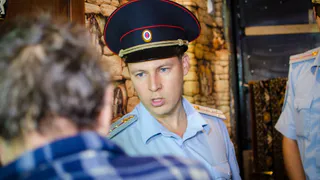 Загородил дверь и ударил: в Заречном сын напал на мать на кухне