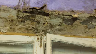 Жительница Пензы пожаловалась, что в ее квартире разрушается потолок