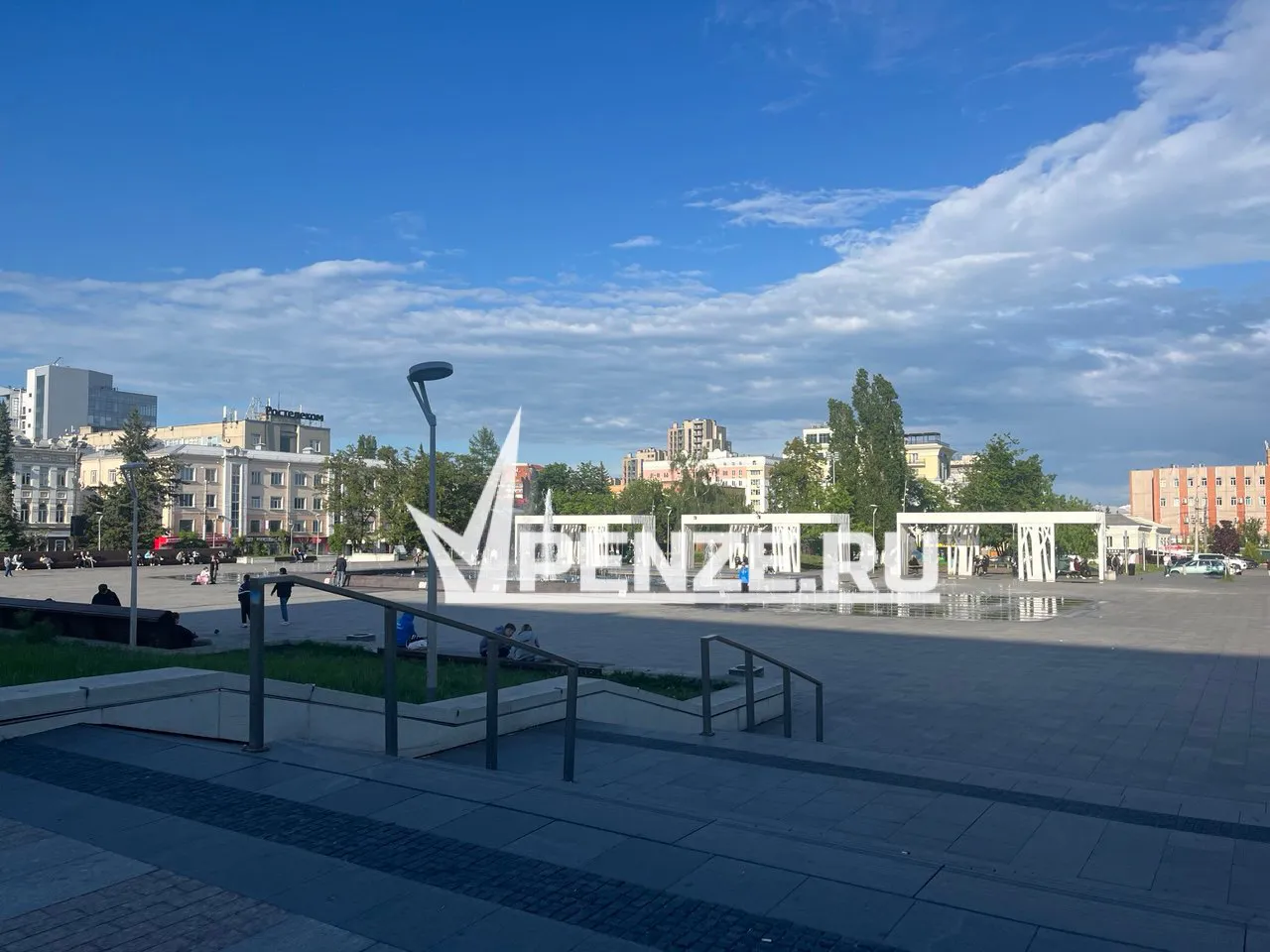 Фонтан на Московской благополучно освободили от ограждения