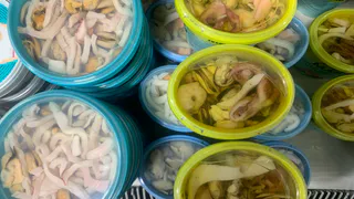 Купила креветки по акции 50% — после разморозки стало понятно, в чём подвох: вот как теперь проверяю морепродукты