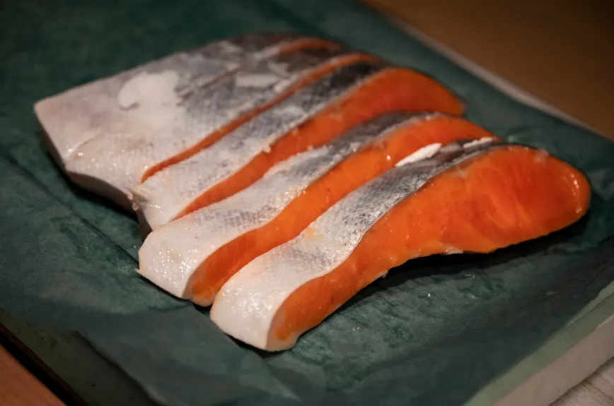 Вкуснее рыбы я не ел. Дед показал свой способ как засолить форель, чтобы вкусно было