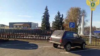 В Русском Камешкире по иску прокурора на парковке выделили места для инвалидов