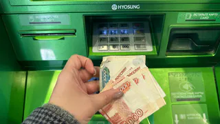 Пенсионерам с 5 июня зачислят на карты выплаты за 2018-2024 годы: кому ждать денег
