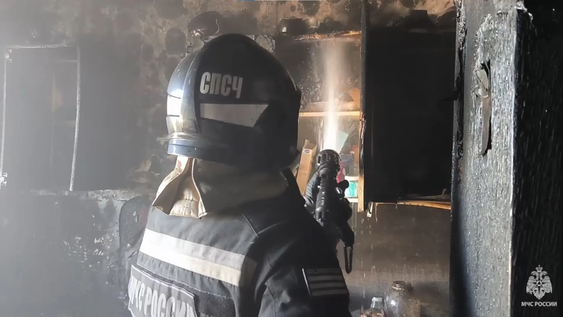 Пожар на Лядова в Пензе: из подъезда эвакуировали семь человек