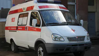 Житель Пензы разбил стекло в автомобиле скорой помощи и скрылся