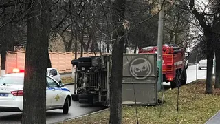 3 ноября в Пензе на улице Лермонтова перевернулся большегруз