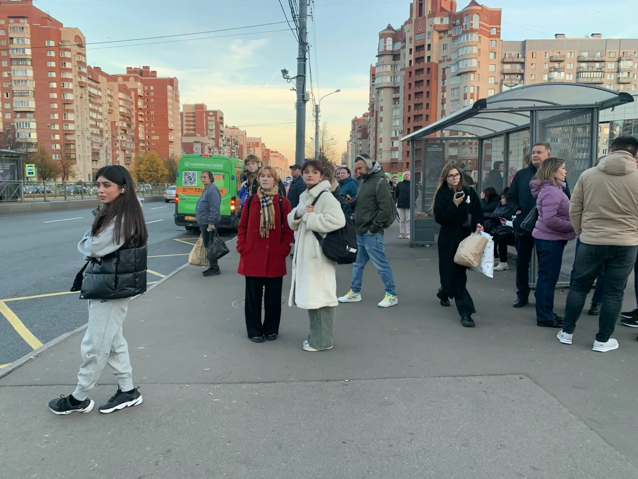 Инспектор ГИБДД поставил точку: можно ли останавливаться на автобусной остановке, чтобы высадить пассажира