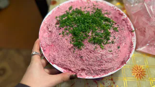 Какой слой в салате "селёдка под шубой" должен быть первым - запомните раз и на всю жизнь