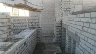 В Пензе каменщик упал с двенадцатого этажа из-за отсутствия страховки