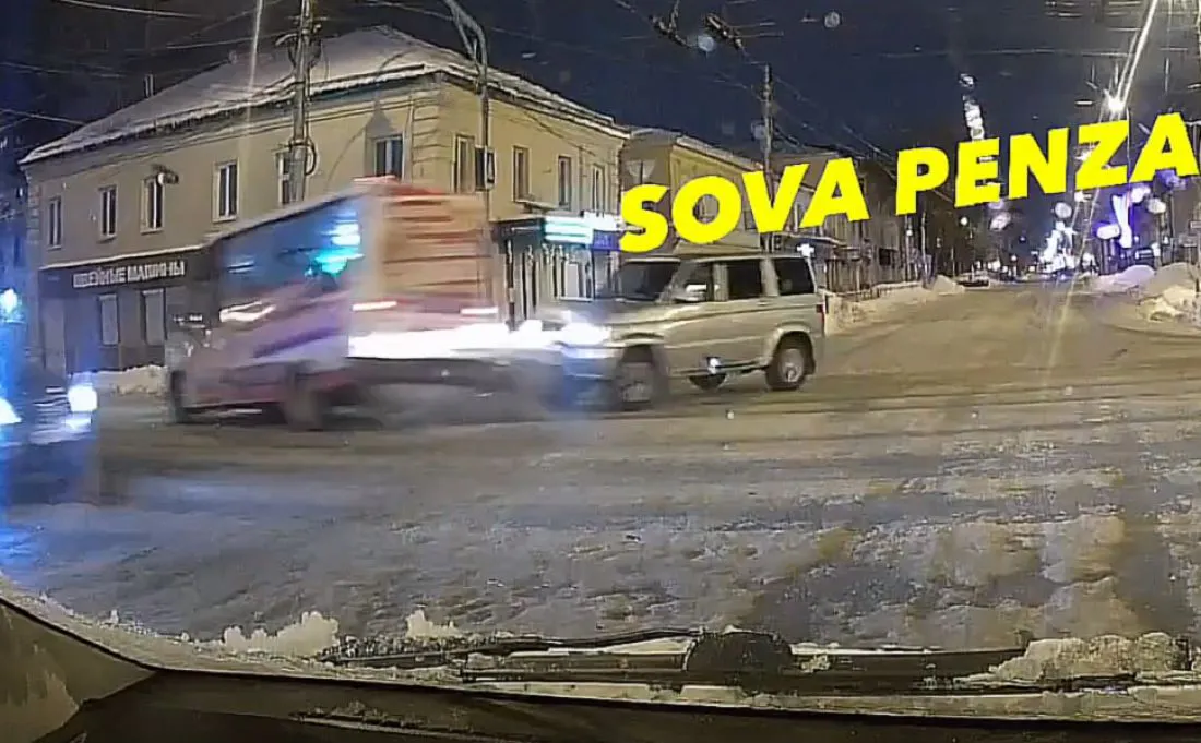 ДТП на перекрестке Володарского и Суворова в Пензе: Момент аварии зафиксирован на видео