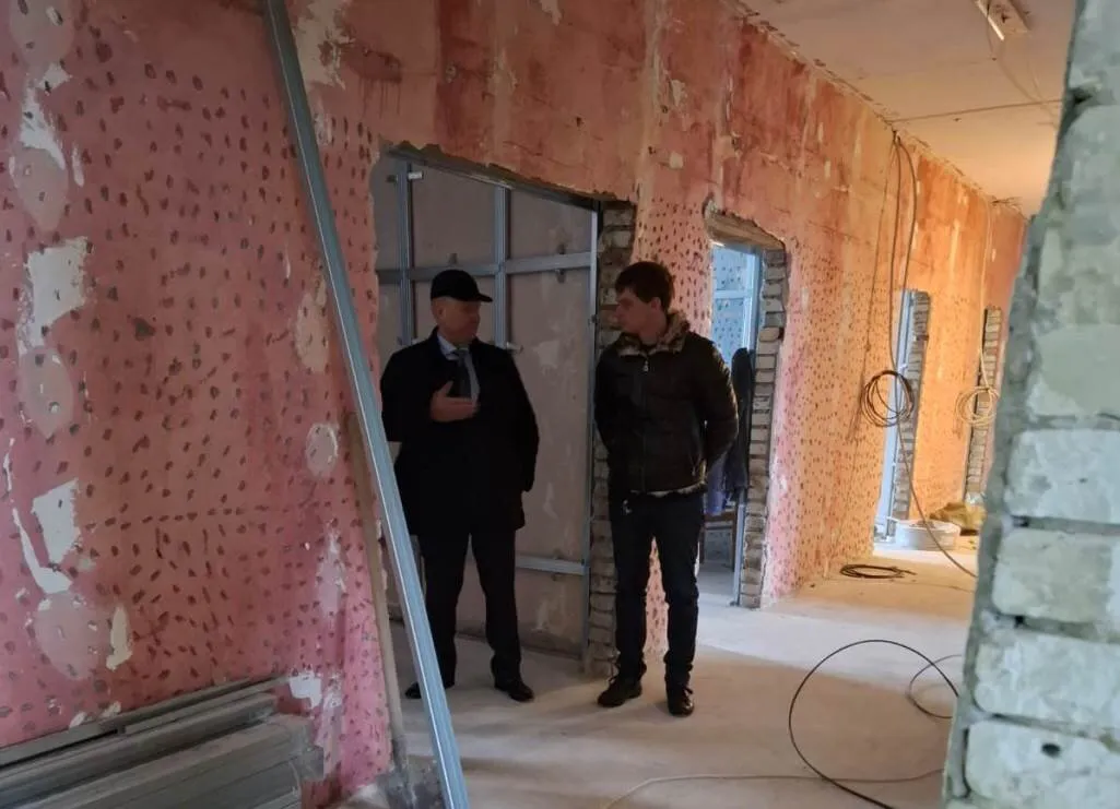 Вячеслав Космачев оценил ремонтные работы во врачебной амбулатории в с. Степановка