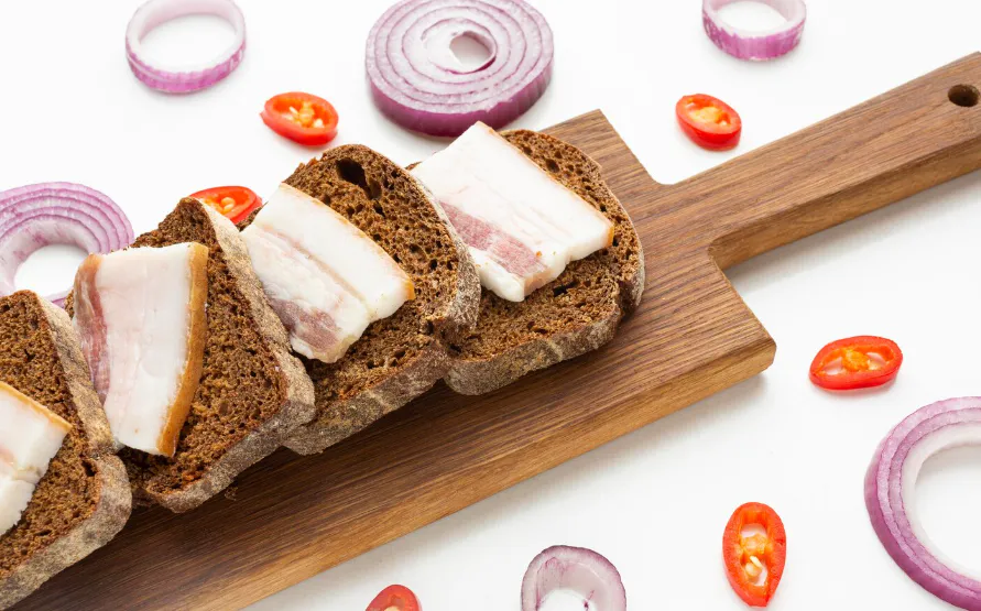 Чтобы соленое сало было мягким, вкусным, сочным и ароматным, а мясо - нежным и не жестким. Поняла: эти три тонкости важнее всех правил