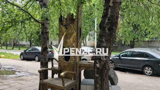 Пензенцы предлагают найти другое место для необычной скульптуры в виде трех тронов