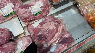 Купил в «Светофоре» красивый кусок мяса, а есть его не смогли. Не воняло, не тухлое — но что-то было не так. Вот, в чём подвох